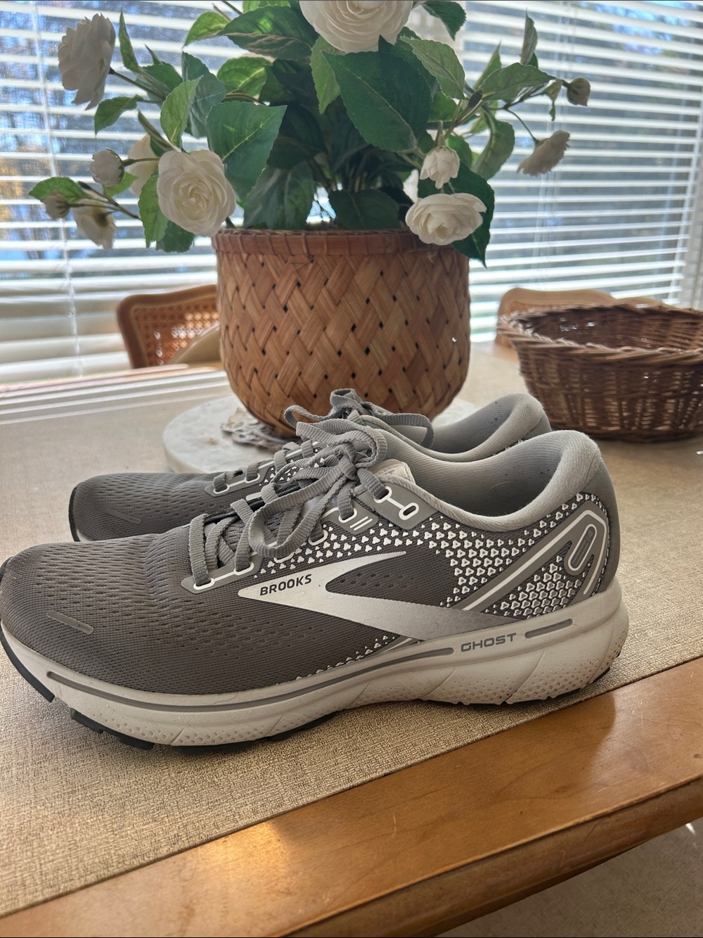 Womens size 9.5 Brooks Ghost Running Shoes - Gray